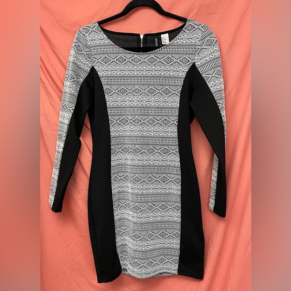 H&M Monochrome Geometric Long Sleeve Dress